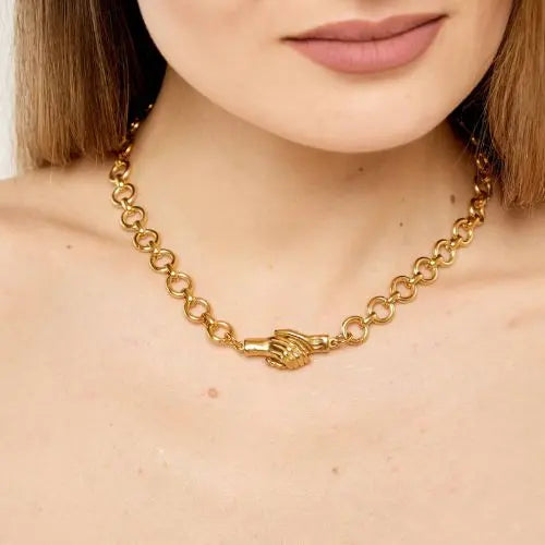 Handshake necklace in hypoallergenic 18k gold plated stainless steel